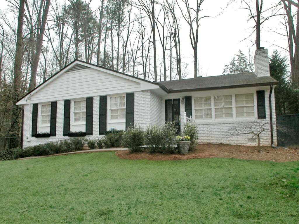 4 bedroom, 2,658 sq ft single family residence sold at 2549 Brookdale Drive, Atlanta, GA 30305