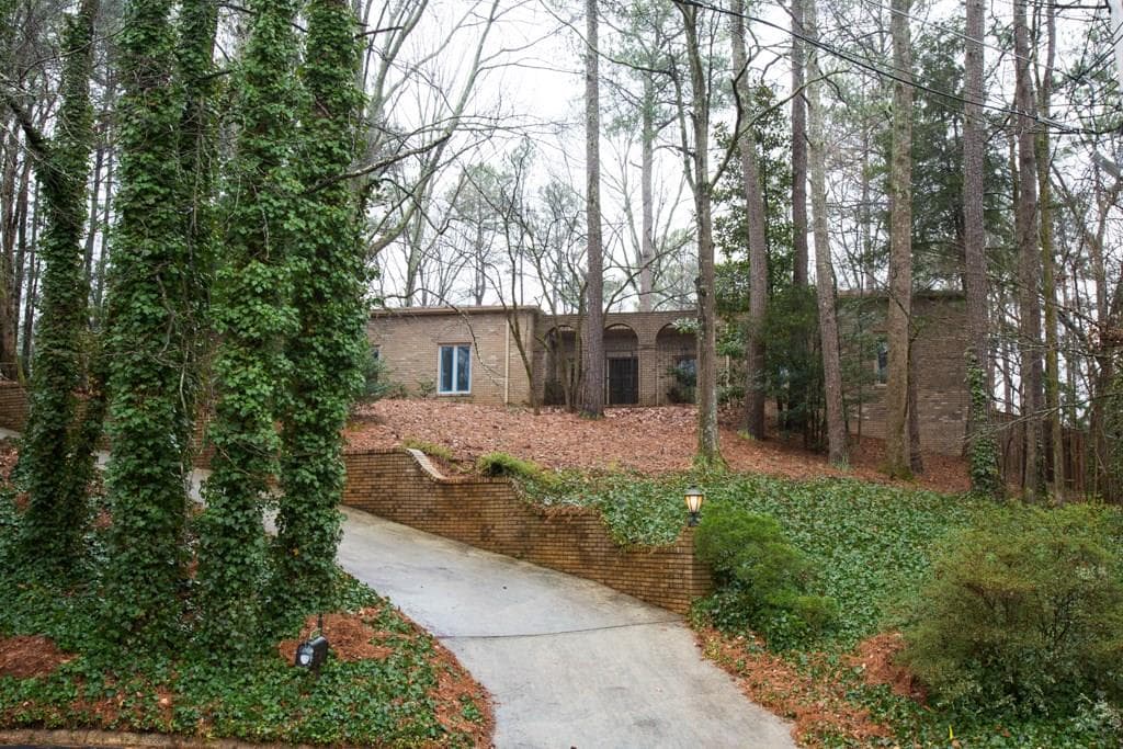 6 bedroom, 3,040 sq ft single family residence sold at 6260 Old Hickory Point, Atlanta, GA 30328
