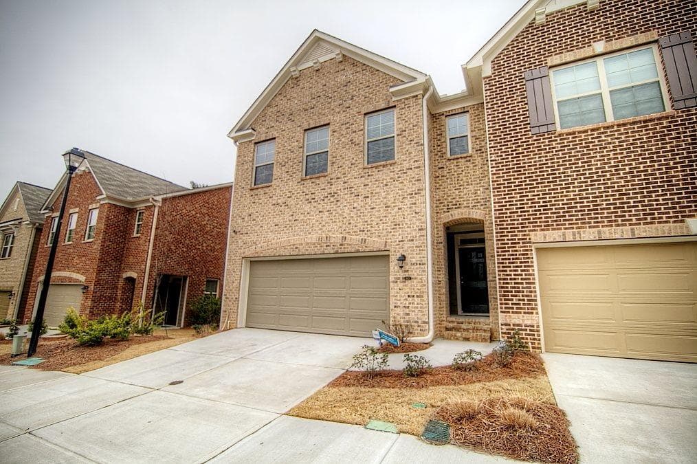 4 bedroom, 2,917 sq ft townhouse sold at 1621 Trailview Way, Brookhaven, GA 30329