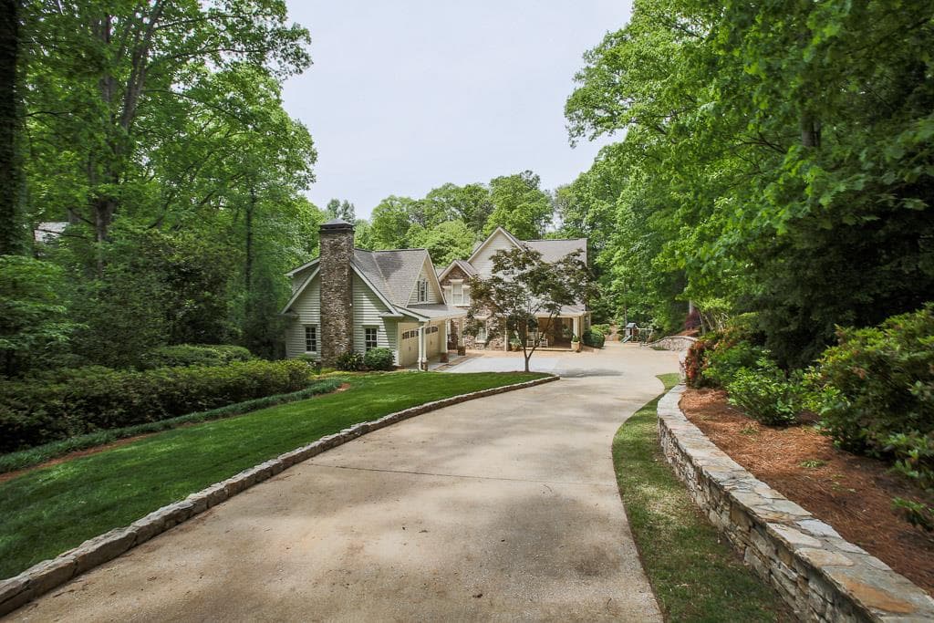 6 bedroom, 6,850 sq ft single family residence sold at 1586 Cave Road, Atlanta, GA 30327