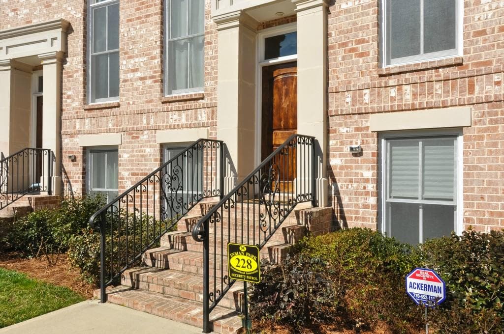 3 bedroom, 2,600 sq ft townhouse sold at 228 Inman Lane 228, Atlanta, GA 30307