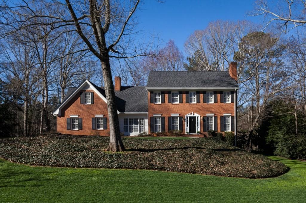 4 bedroom, 4,902 sq ft single family residence sold at 110 Cameron Glen Drive, Atlanta, GA 30328