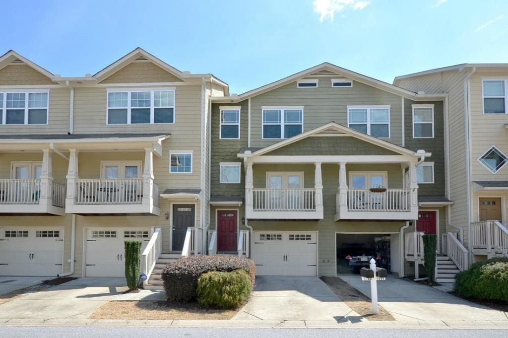 3 bedroom, 1,326 sq ft townhouse sold at 1100 Liberty Parkway 1100, Atlanta, GA 30318