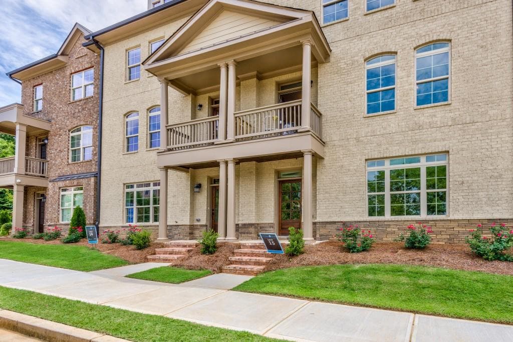 4 bedroom, 2,455 sq ft townhouse sold at 512 Leighton Woods Court 15, Smyrna, GA 30080