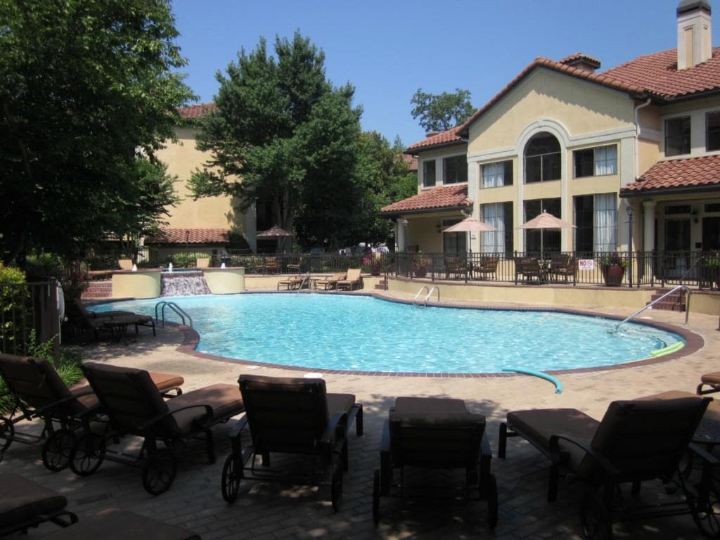 2 bedroom, 1,400 sq ft condominium sold at 3777 Peachtree Road 723, Atlanta, GA 30319