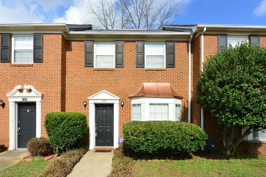 2 bedroom townhouse sold at 1507 Paces Ferry North Drive, Smyrna, GA 30080