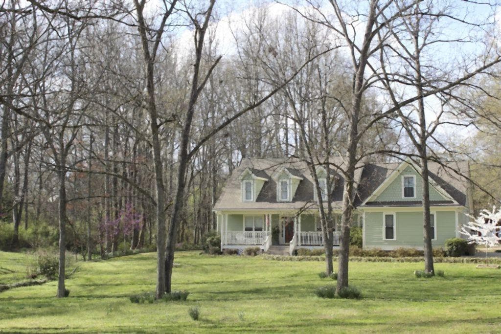 3 bedroom single family residence sold at 117 E Broad Street, Hoschton, GA 30549