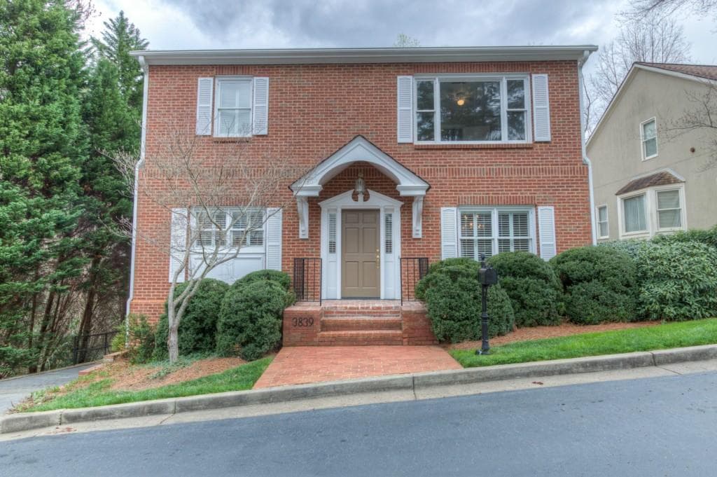 4 bedroom, 4,189 sq ft single family residence sold at 3839 Courtyard Drive, Atlanta, GA 30339