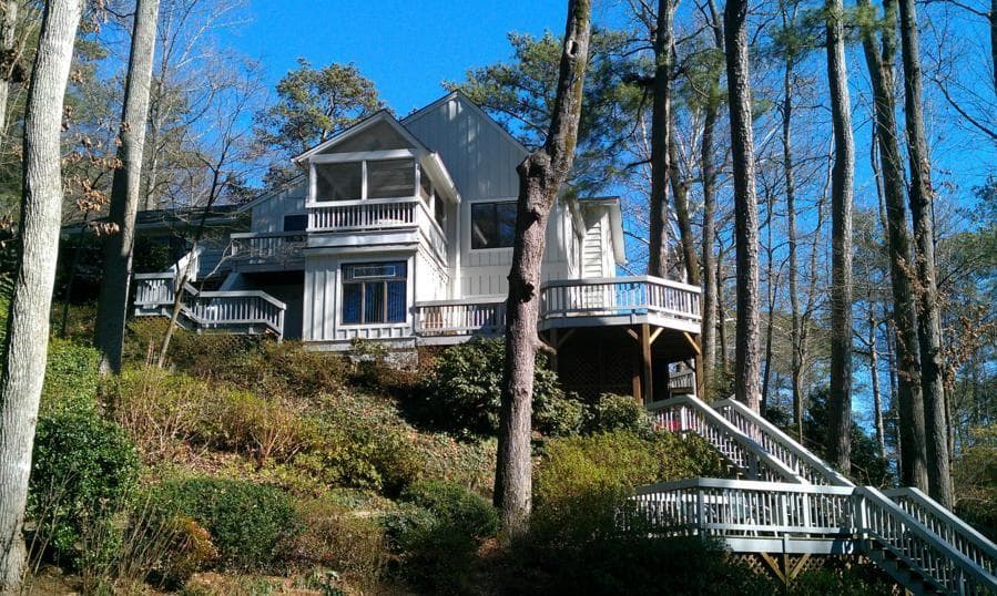 4 bedroom, 3,148 sq ft single family residence sold at 6090 Weatherly Drive, Sandy Springs, GA 30328
