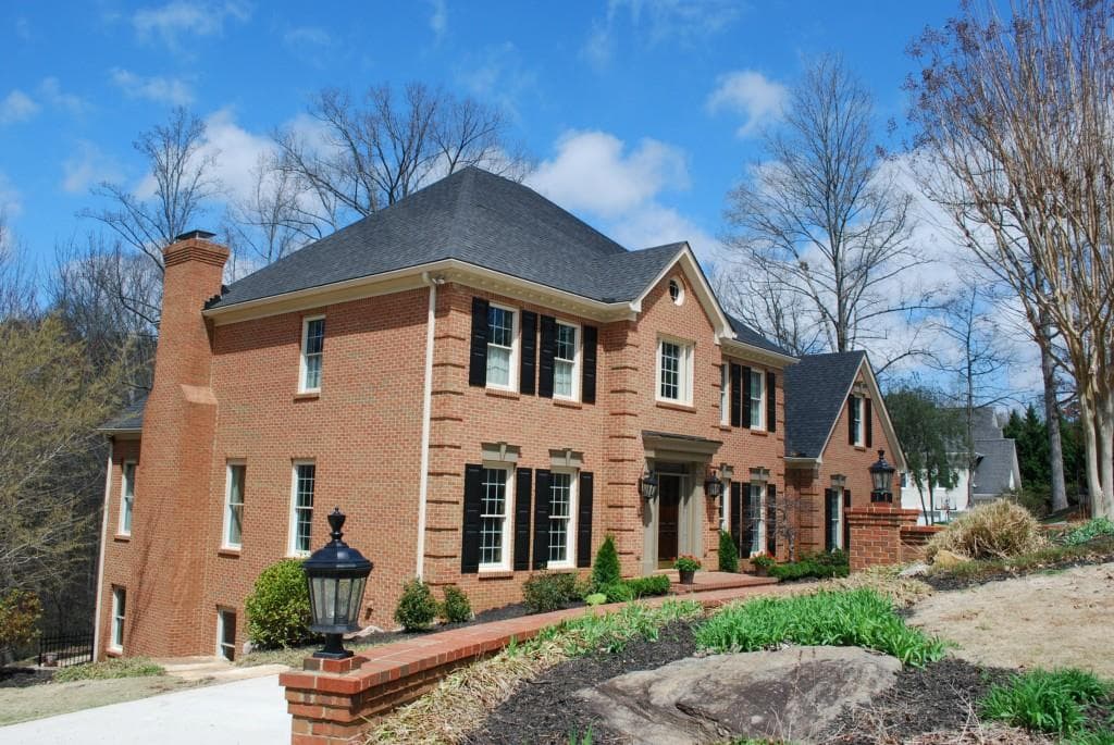 5 bedroom, 6,150 sq ft single family residence sold at 8420 Valemont Drive, Sandy Springs, GA 30350