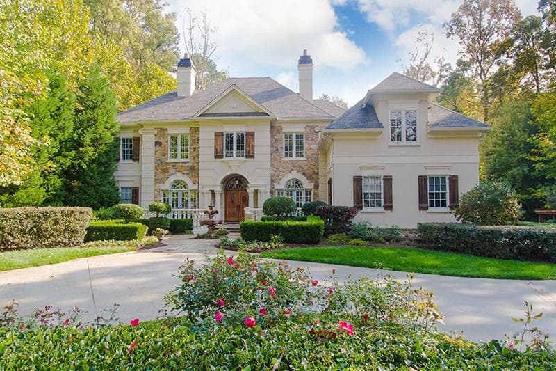 5 bedroom, 8,530 sq ft single family residence sold at 1561 Cave Road, Atlanta, GA 30327