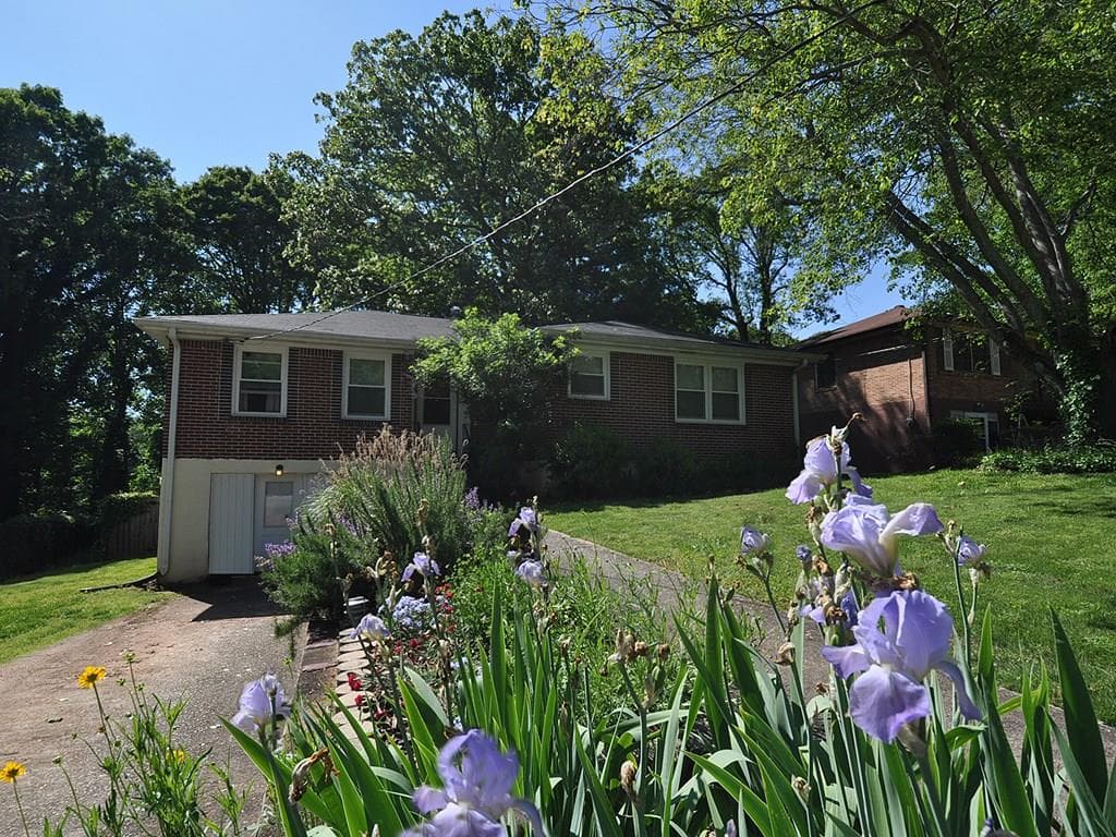 3 bedroom, 2,017 sq ft single family residence sold at 2653 Rollingwood Lane, Atlanta, GA 30316