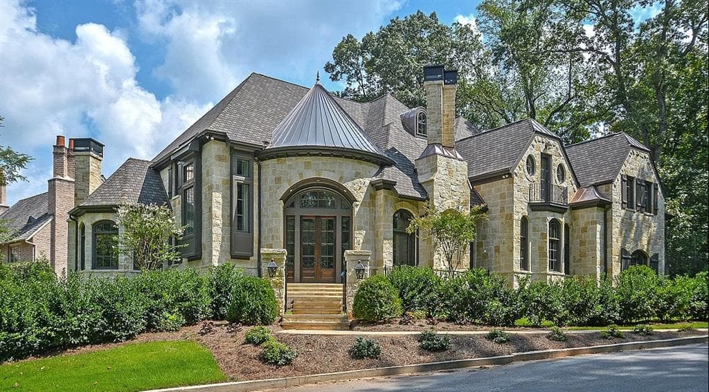 5 bedroom, 6,600 sq ft single family residence sold at 4555 Northside Drive, Atlanta, GA 30327