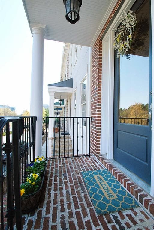 3 bedroom, 1,976 sq ft townhouse sold at 1051 Pearl Point, Atlanta, GA 30328