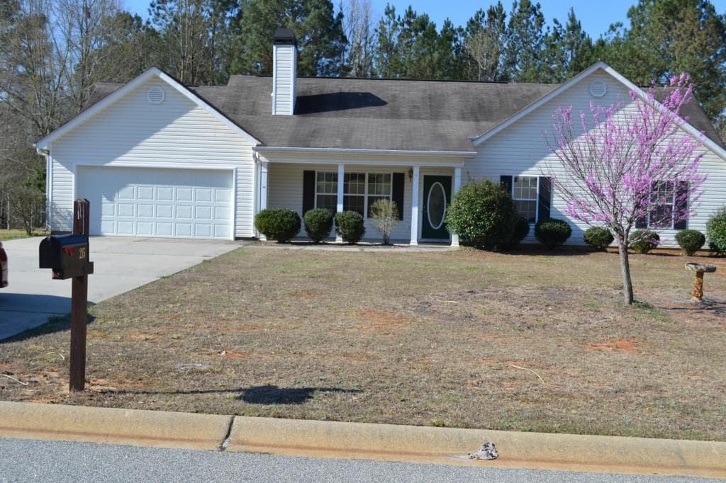 215 Pegasus Trace, Newnan, GA 30263 — most recent listing photo