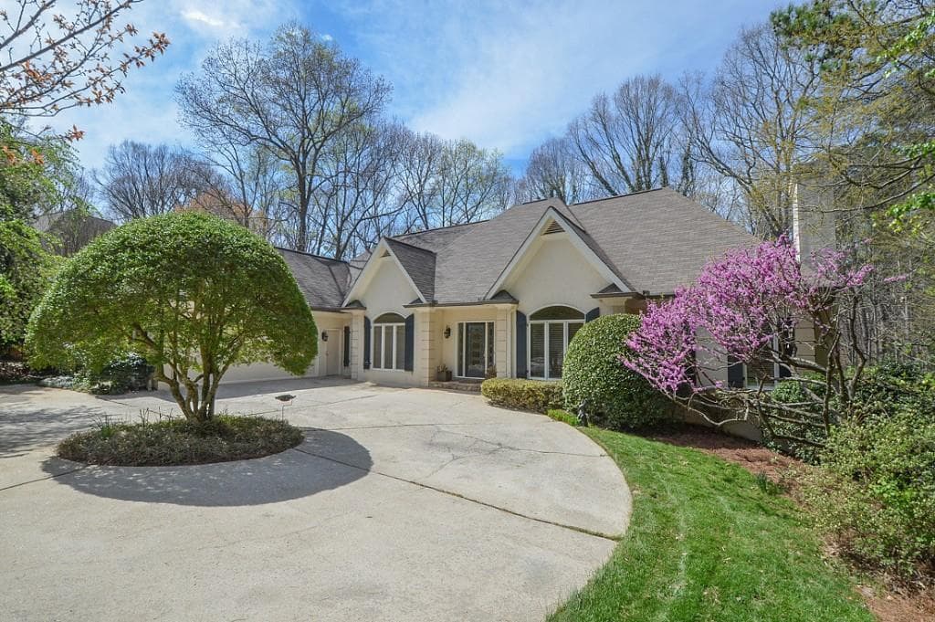 5 bedroom, 4,639 sq ft single family residence sold at 9225 Stonemist Trace, Roswell, GA 30076