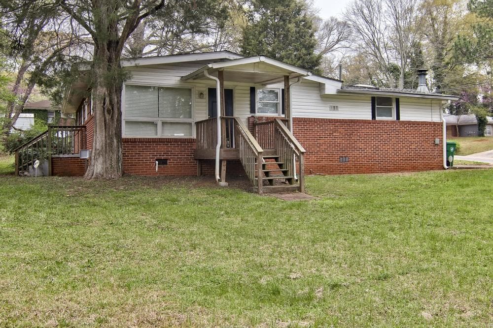 3 bedroom, 1,392 sq ft single family residence sold at 3042 Monterey Drive, Decatur, GA 30032