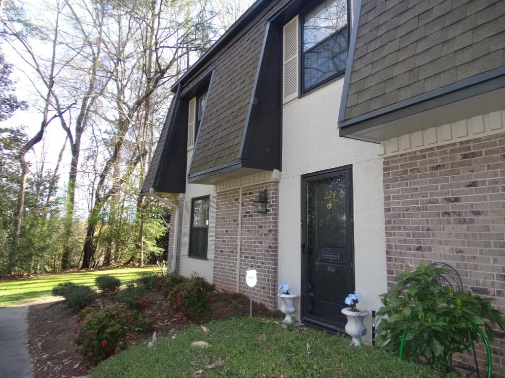 3 bedroom, 1,448 sq ft condominium sold at 224 Triumph Drive 224, Atlanta, GA 30327
