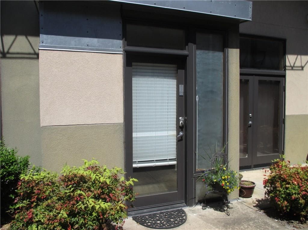 1 bedroom, 1,090 sq ft condominium sold at 174 Chester Avenue 120, Atlanta, GA 30316
