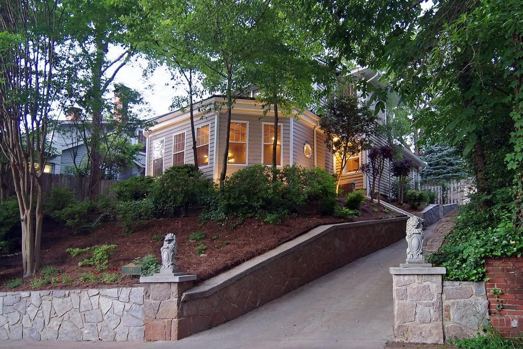 5 bedroom, 3,008 sq ft single family residence sold at 861 Rosedale Road, Atlanta, GA 30306