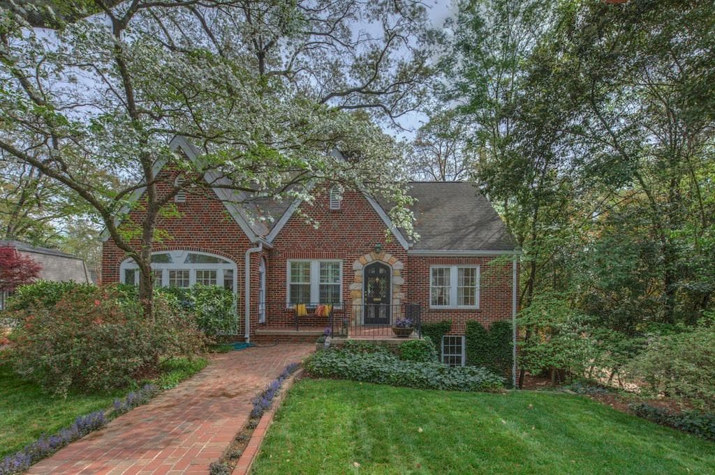 3 bedroom single family residence sold at 201 E Wesley Road, Atlanta, GA 30305