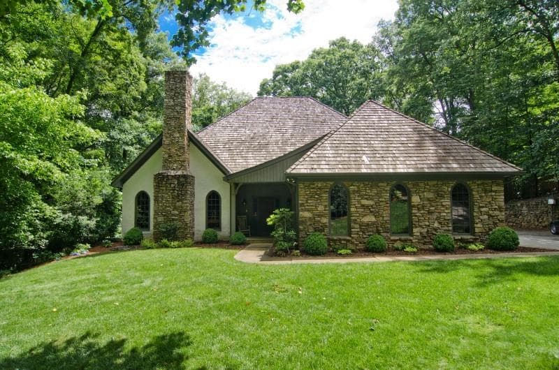 5 bedroom, 4,499 sq ft single family residence sold at 4575 Jett Road, Atlanta, GA 30327