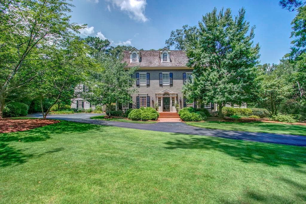 6 bedroom single family residence sold at 2928 Ridgewood Road, Atlanta, GA 30327