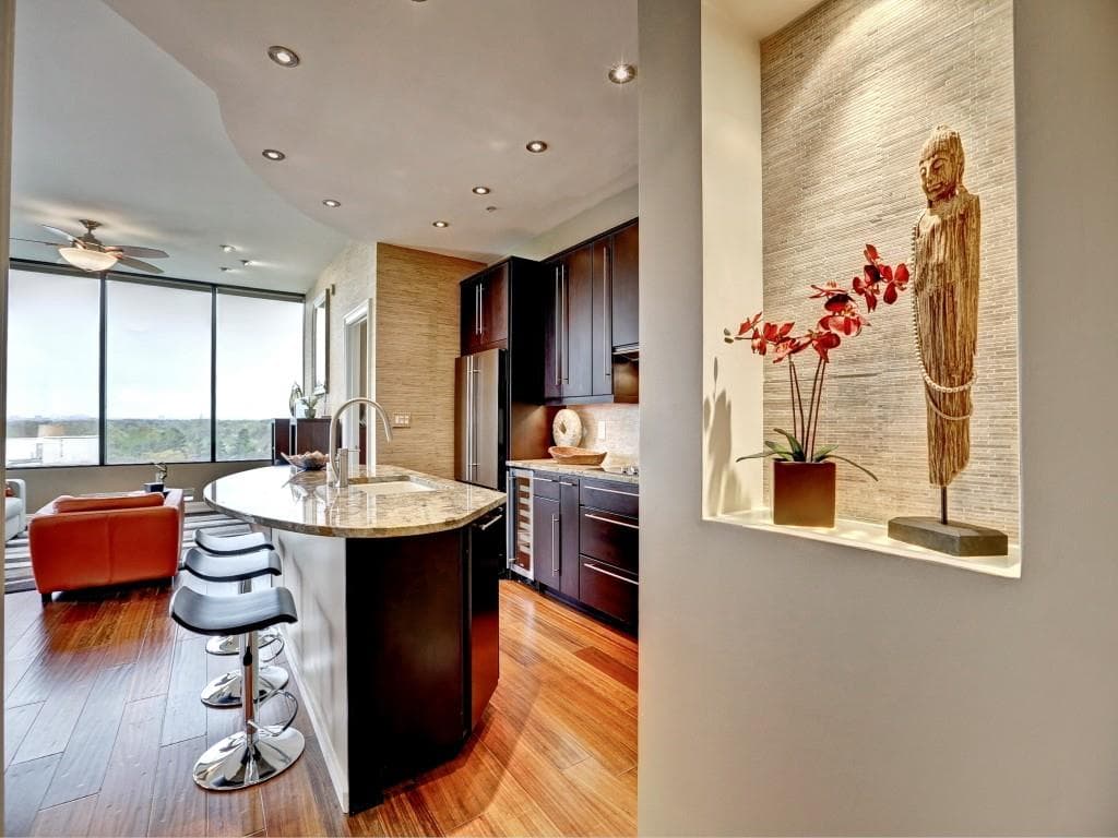 2 bedroom, 1,093 sq ft condominium sold at 2828 Peachtree Road 1403, Atlanta, GA 30305