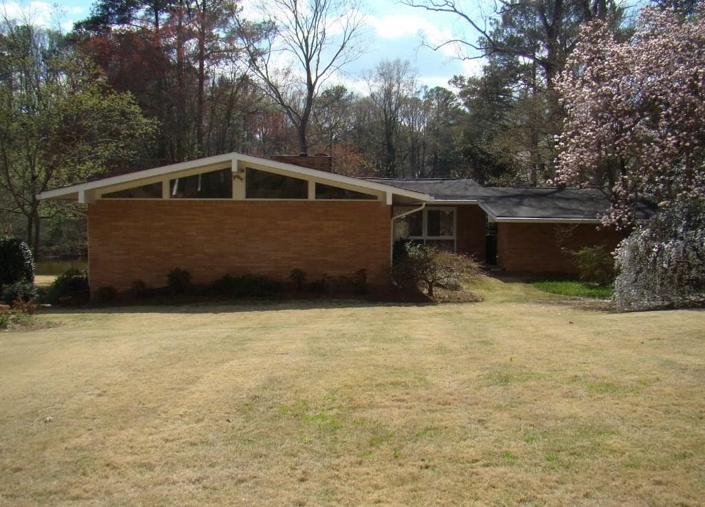 5 bedroom single family residence sold at 2621 Cosmos Drive, Atlanta, GA 30345