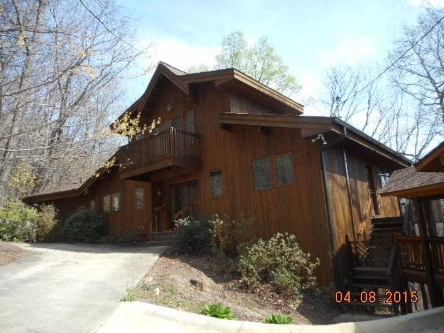 3 bedroom, 3,696 sq ft single family residence sold at 28 Sassafras Court, Jasper, GA 30143