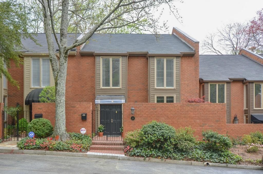 3 bedroom, 2,398 sq ft condominium sold at 11 Willow Glen 11, Atlanta, GA 30342