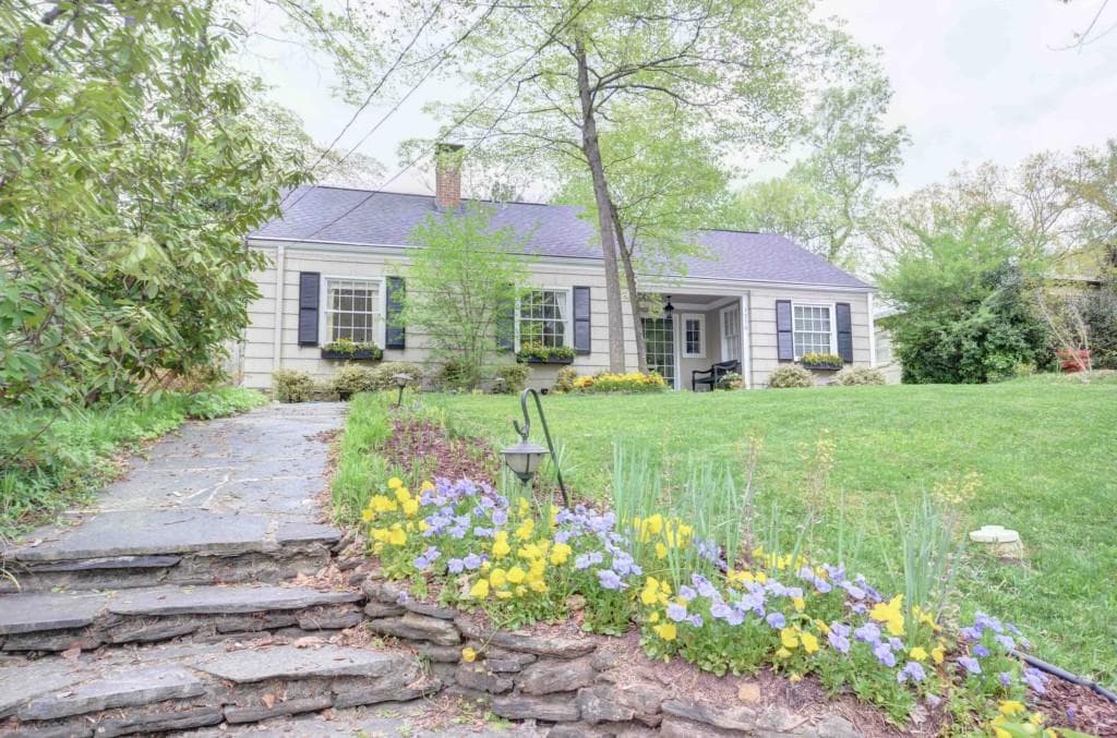 3 bedroom, 1,752 sq ft single family residence sold at 1270 University Drive, Atlanta, GA 30306