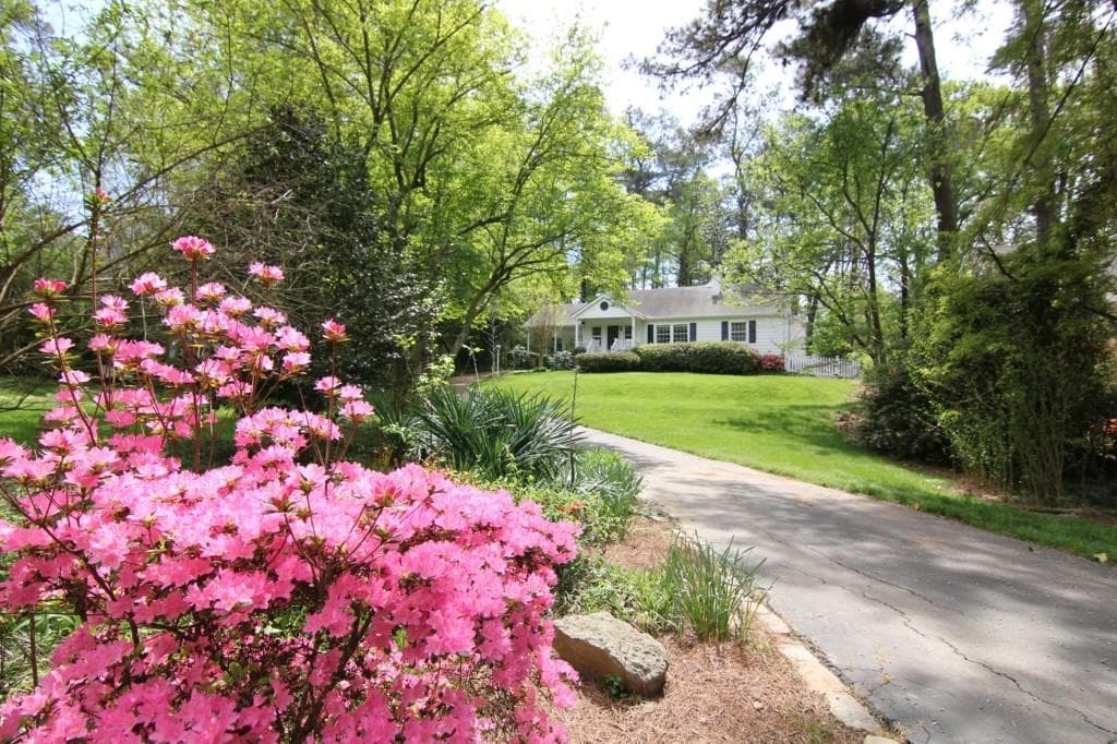 3 bedroom, 2,564 sq ft single family residence sold at 1311 Roxboro Drive, Atlanta, GA 30324