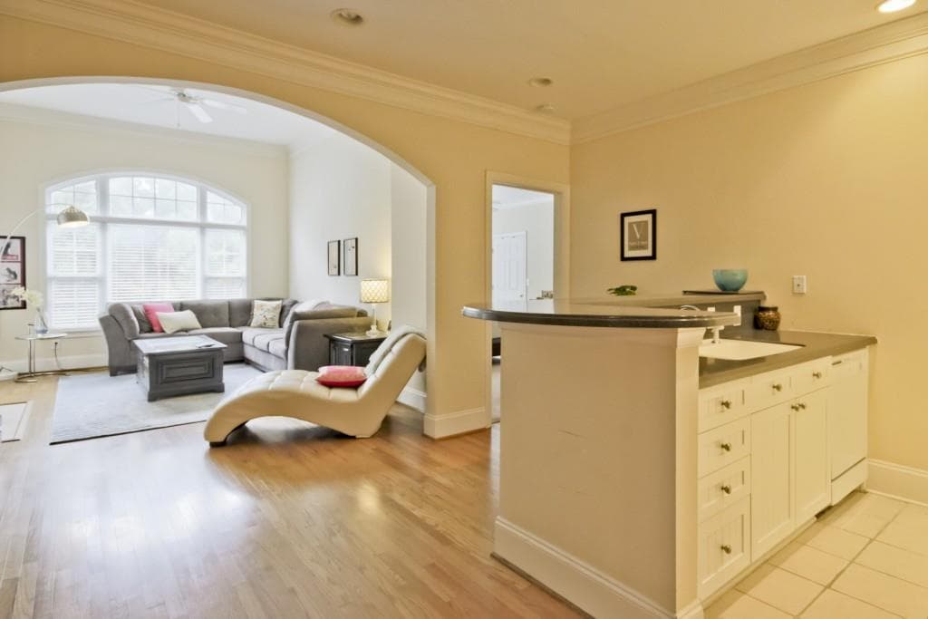 3 bedroom, 1,581 sq ft condominium sold at 4100 Paces Walk 2304, Atlanta, GA 30339