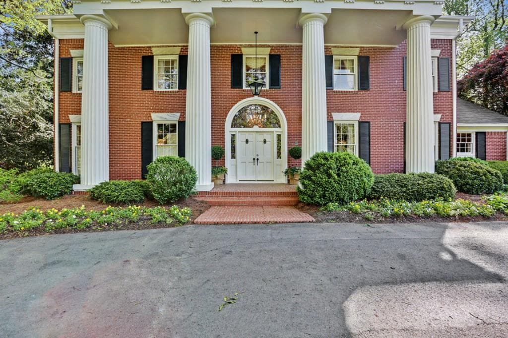 6 bedroom, 8,732 sq ft single family residence sold at 3797 Castlegate Drive, Atlanta, GA 30327