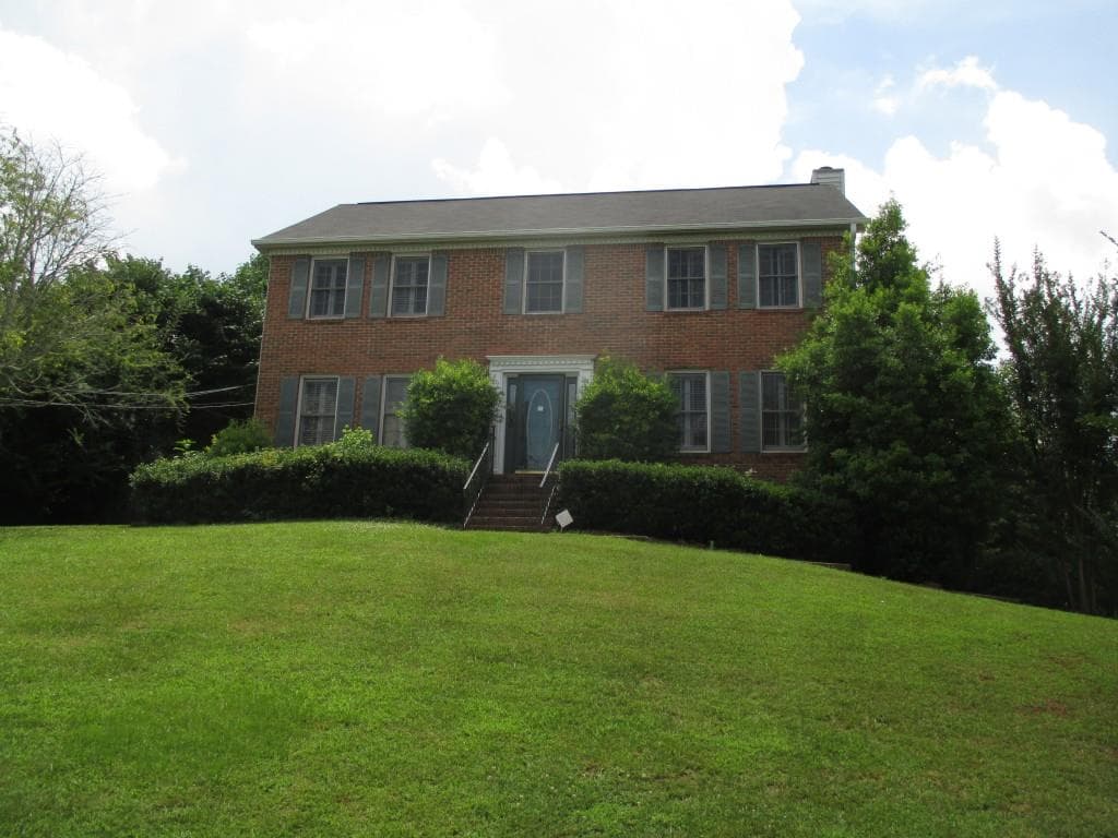 4 bedroom, 2,712 sq ft single family residence sold at 2130 Deer Run Court, Lawrenceville, GA 30044