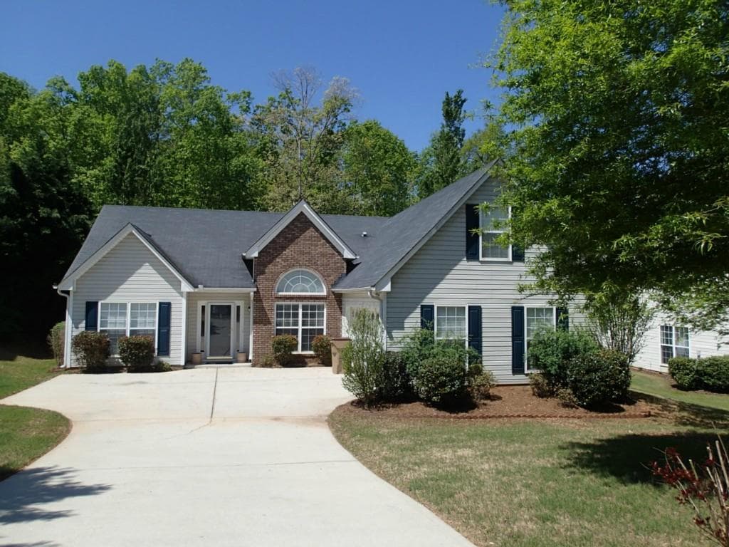3 bedroom, 2,013 sq ft single family residence sold at 7217 Litany Court, Flowery Branch, GA 30542