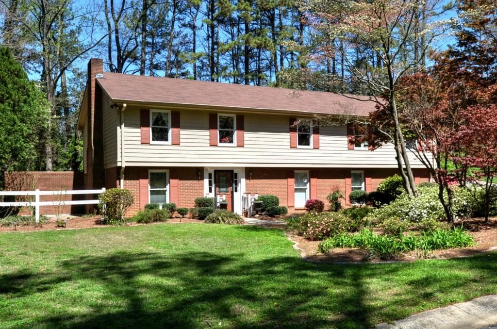 4 bedroom, 3,364 sq ft single family residence sold at 1469 Brawley Circle, Brookhaven, GA 30319