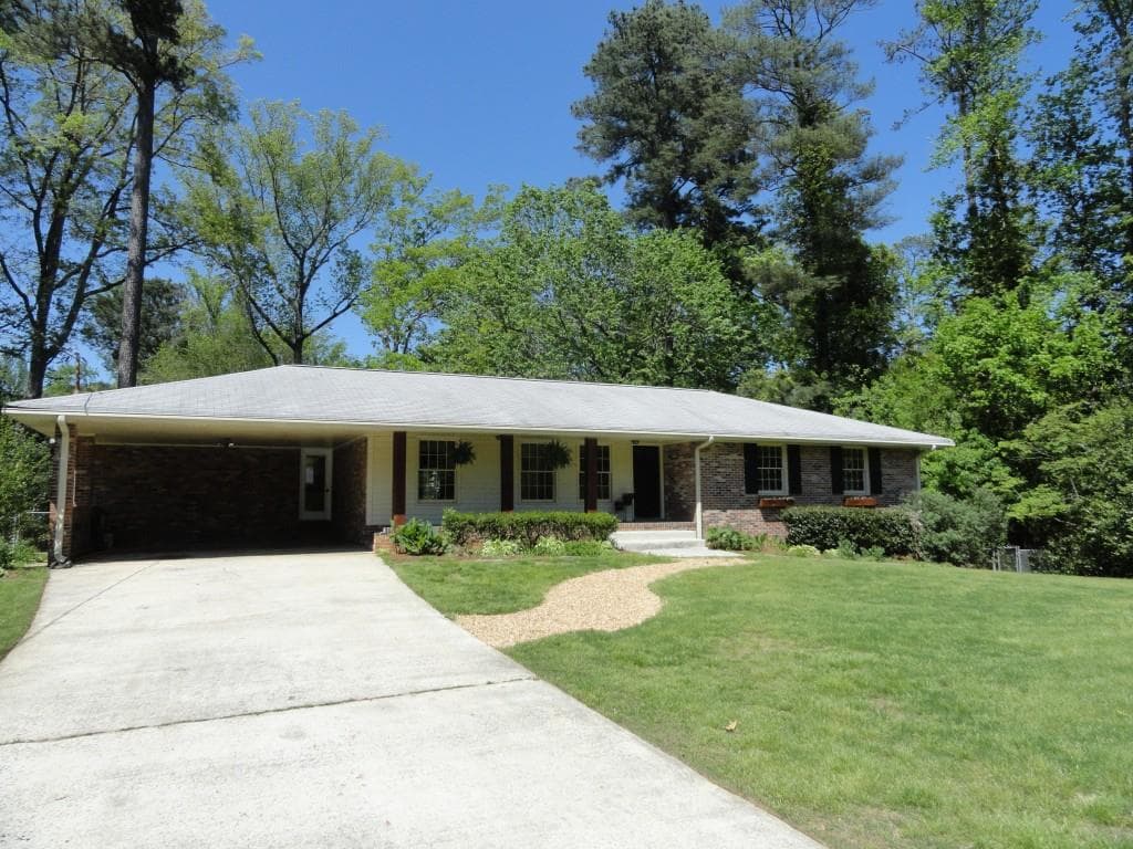 4 bedroom, 1,850 sq ft single family residence sold at 2348 Annapolis Court, Atlanta, GA 30345