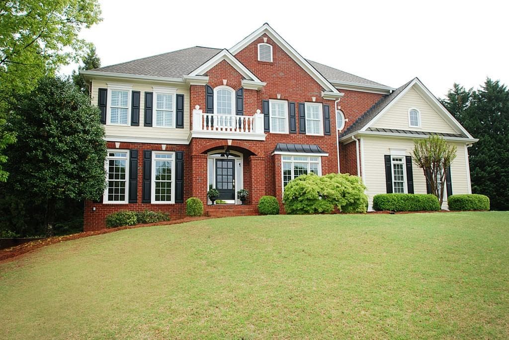 5 bedroom, 4,117 sq ft single family residence sold at 5005 Rosedown Place, Roswell, GA 30076