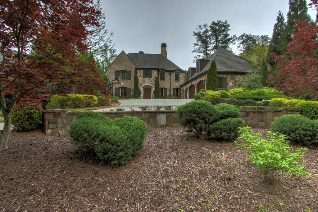 5 bedroom, 6,032 sq ft single family residence sold at 2869 Mabry Lane, Brookhaven, GA 30319