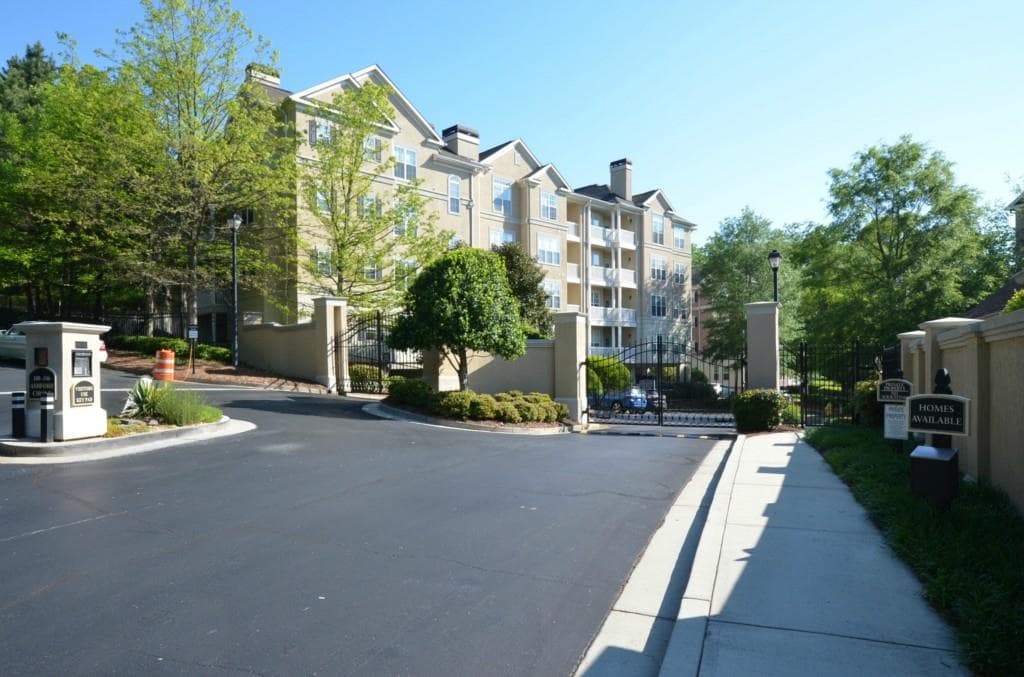 2 bedroom condominium sold at 321 Ashford Circle 321, Dunwoody, GA 30338
