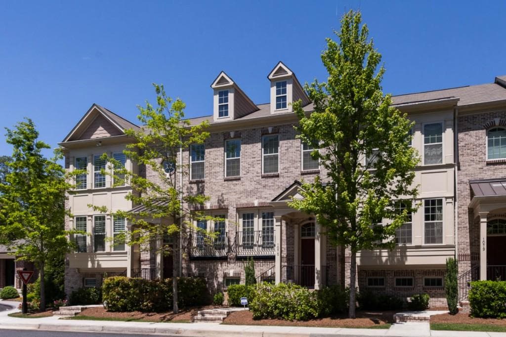 4 bedroom, 1,872 sq ft townhouse sold at 1075 E Paces Lane, Atlanta, GA 30326