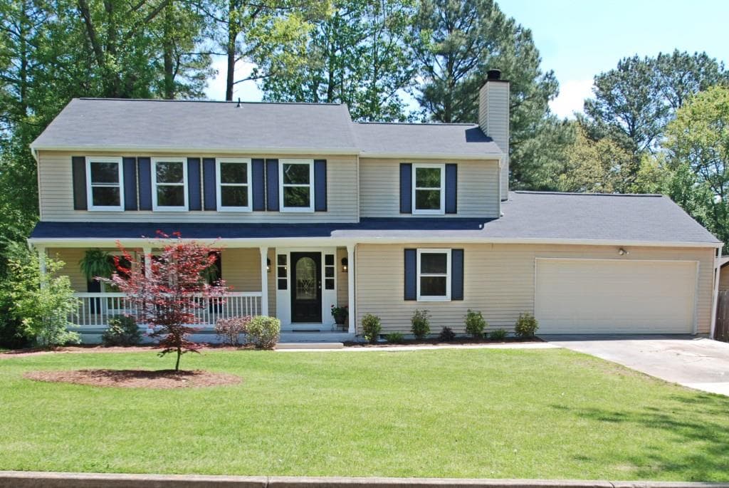 4 bedroom single family residence sold at 9880 North Pond Circle, Roswell, GA 30076