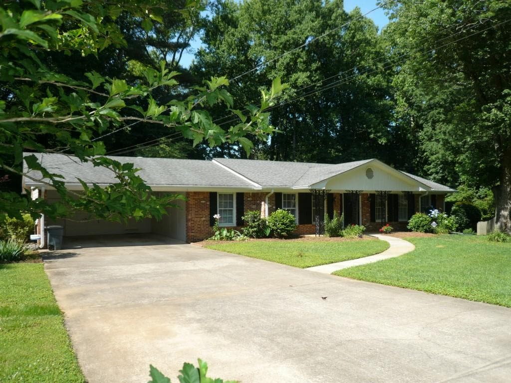 3 bedroom, 2,018 sq ft single family residence sold at 4497 W Sudbury Court, Atlanta, GA 30360