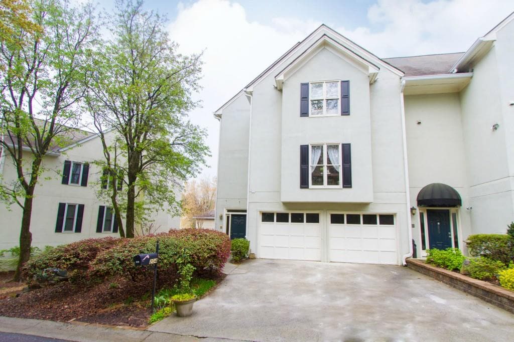 3 bedroom, 2,212 sq ft townhouse sold at 204 Cameron Place 204, Atlanta, GA 30339