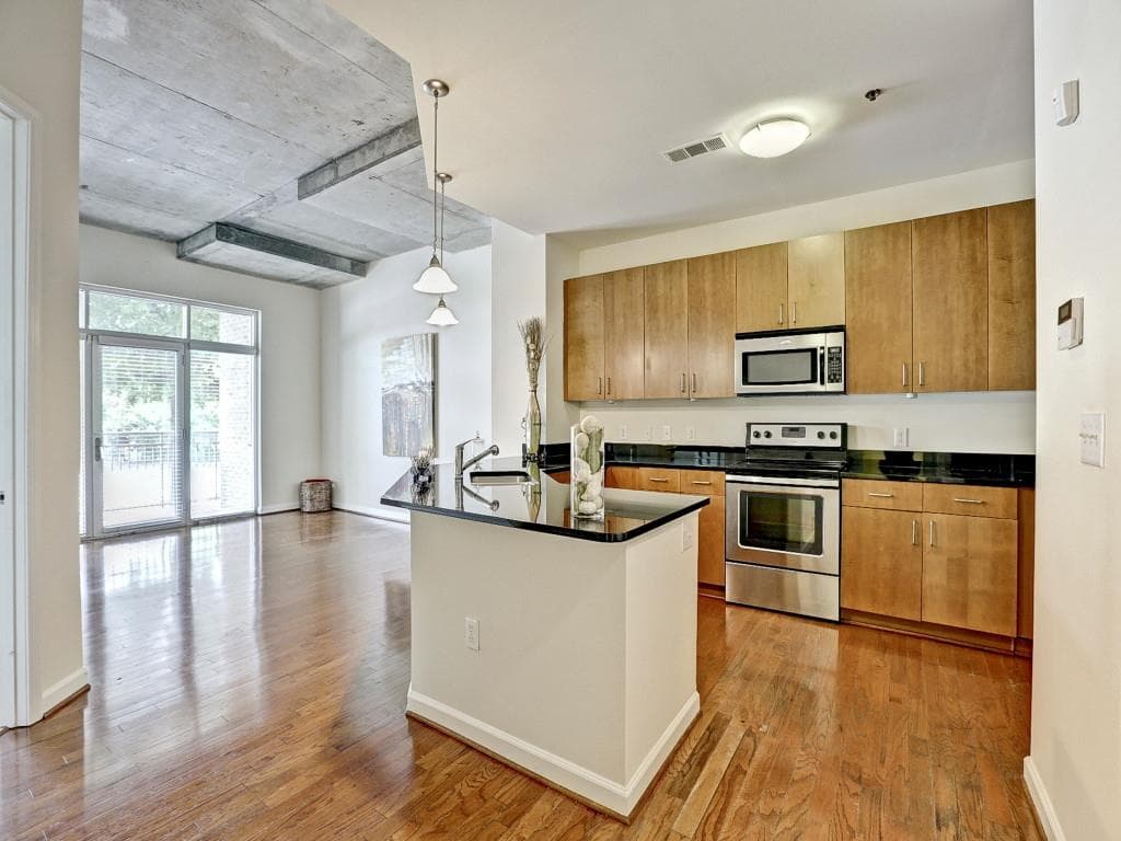 1 bedroom, 754 sq ft condominium sold at 711 Cosmopolitan Drive TL5, Atlanta, GA 30324