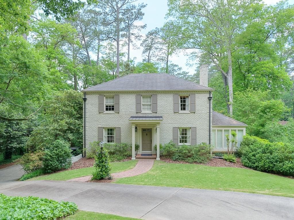 3 bedroom, 3,000 sq ft single family residence sold at 2670 Dellwood Drive, Atlanta, GA 30305
