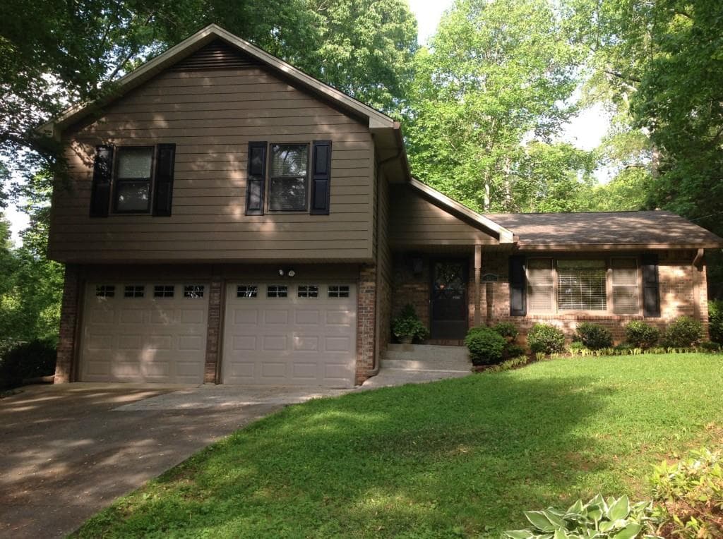 3 bedroom single family residence sold at 204 Windy Court, Lilburn, GA 30047