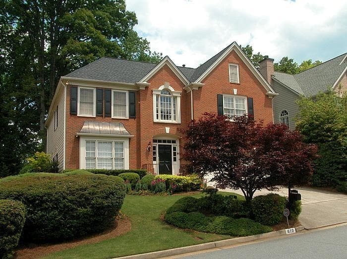 4 bedroom, 3,084 sq ft single family residence sold at 610 Glenridge Close, Atlanta, GA 30328